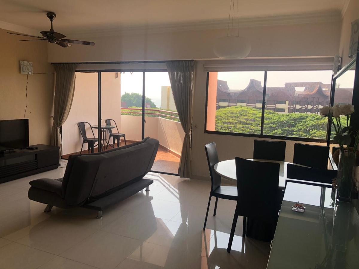 Beach Resort 7 Home Stay Sri Sayang Apartment Batu Ferringhi 3Bedroom Exterior photo