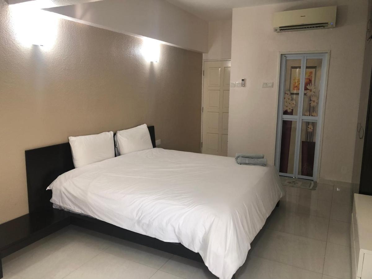 Beach Resort 7 Home Stay Sri Sayang Apartment Batu Ferringhi 3Bedroom Exterior photo