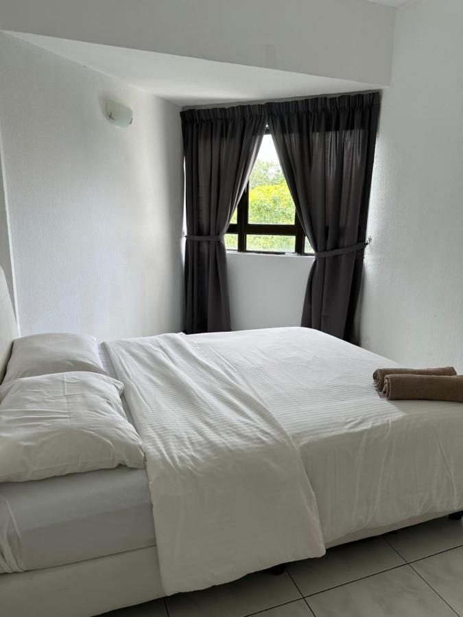 Beach Resort 7 Home Stay Sri Sayang Apartment Batu Ferringhi 3Bedroom Exterior photo