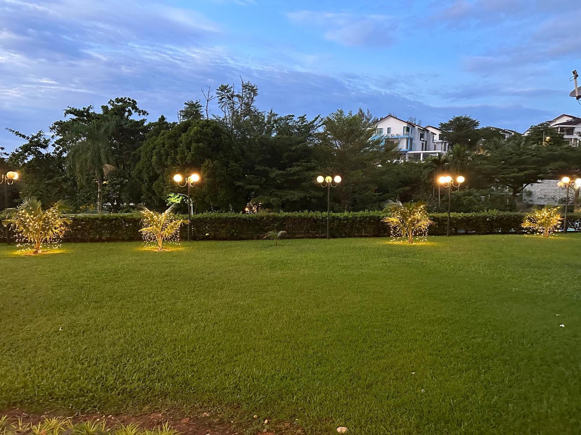 Beach Resort 7 Home Stay Sri Sayang Apartment Batu Ferringhi 3Bedroom Exterior photo
